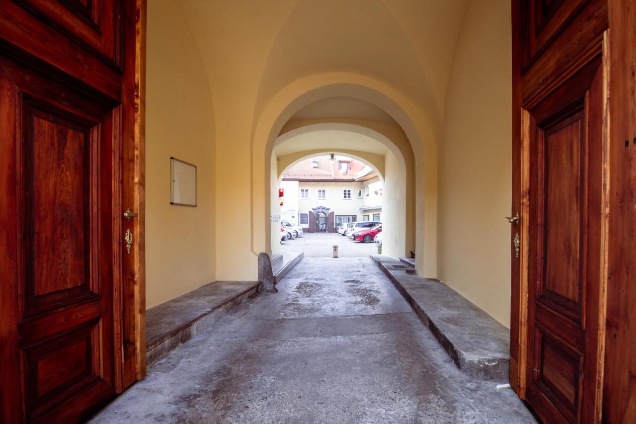 Central Living Vegova-With Parking Ljubljana Luaran gambar